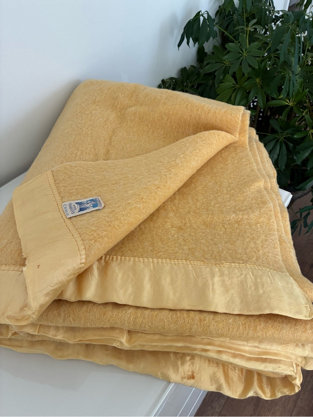 VTG Kenwood Wool Products Cralo Blanket Butter Yellow Satin Trim 70x82 Twin Full